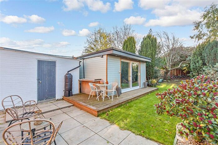 2 Bedroom Maisonette For Sale In Medina Road, Ditton, Aylesford, Kent, ME20