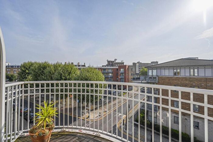 2 Bedroom Flat For Sale In West Point, Limehouse, London, E14