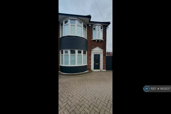 3 Bedroom End Of Terrace House To Rent In Windmill Road, London, N18