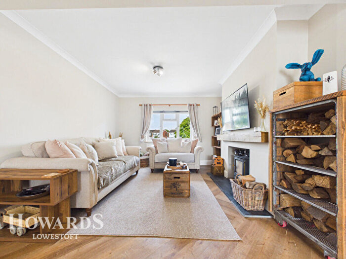 3 Bedroom Semi-Detached House For Sale In Church Road, Kessingland, NR33
