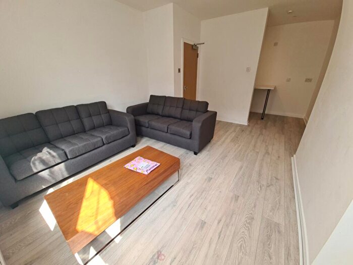 3 Bedroom House To Rent In Headingley Mount, Leeds, LS6