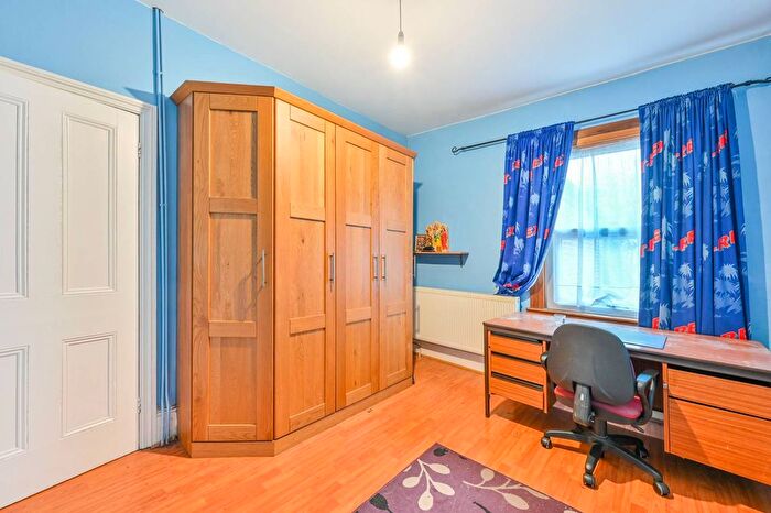 4 Bedroom Terraced House To Rent In Queens Road, Bounds Green, London, N11