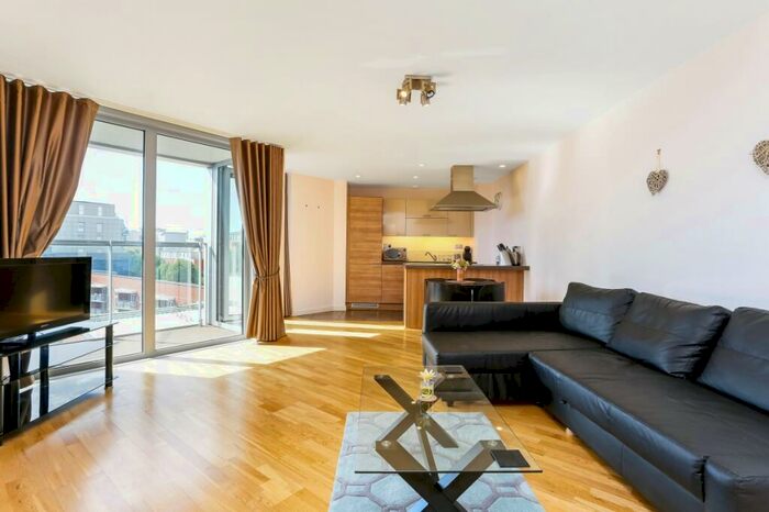 2 Bedroom Flat To Rent In Little Thames Walk London, SE8