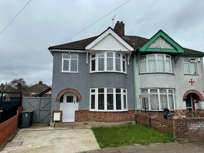 3 Bedroom Semi-Detached House To Rent In Harewood Road, Bedford, MK42