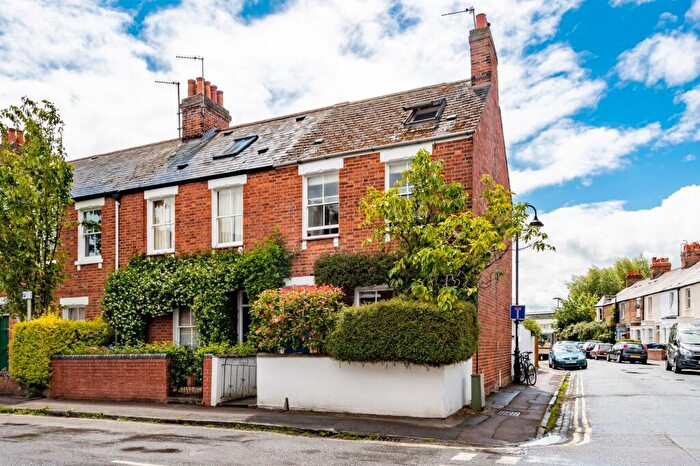 3 Bedroom Semi-Detached House For Sale In South Street, Oxford, OX2