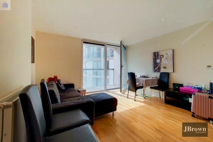 1 Bedroom Flat To Rent In St. George Wharf, London, SW8