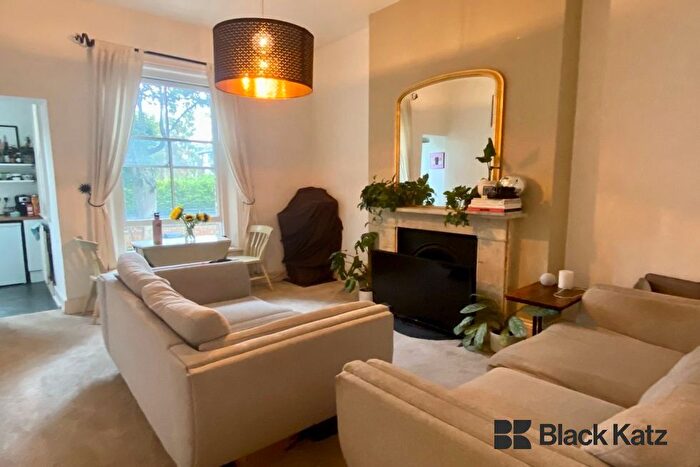 2 Bedroom Flat To Rent In Bedford Road, London, SW4