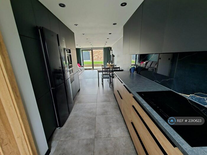 2 Bedroom End Of Terrace House To Rent In Surrey Road, Bletchley, Milton Keynes, MK3