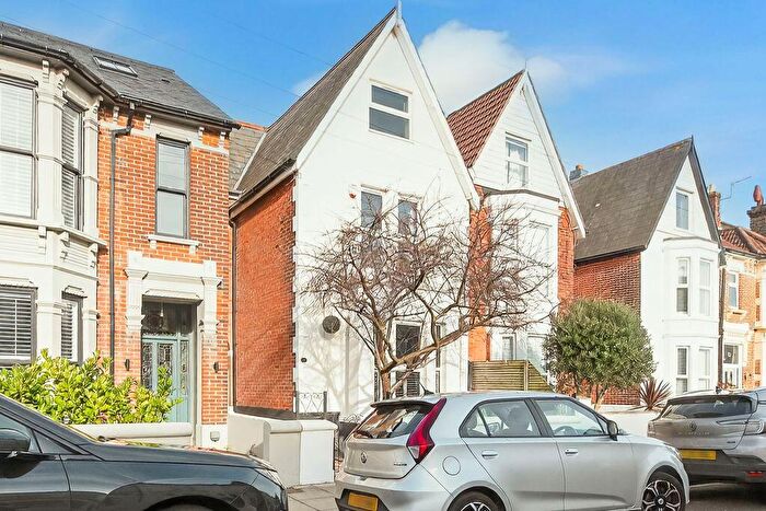 5 Bedroom Semi Detached House For Sale In Inglis Road, Southsea, PO5