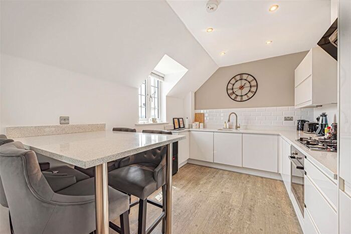 2 Bedroom Flat For Sale In Novello Close, Borough Green, Sevenoaks, TN15