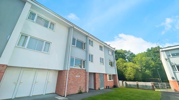 3 Bedroom Flat To Rent In Monmouth Close, New Inn, Pontypool, NP4