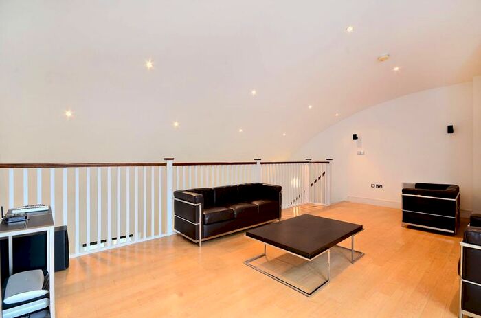 2 Bedroom Flat To Rent In Owen Street, Angel, London, EC1V