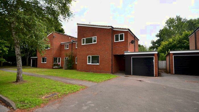 4 Bedroom Semi-Detached House To Rent In Stephenson Road, Arborfield, RG2