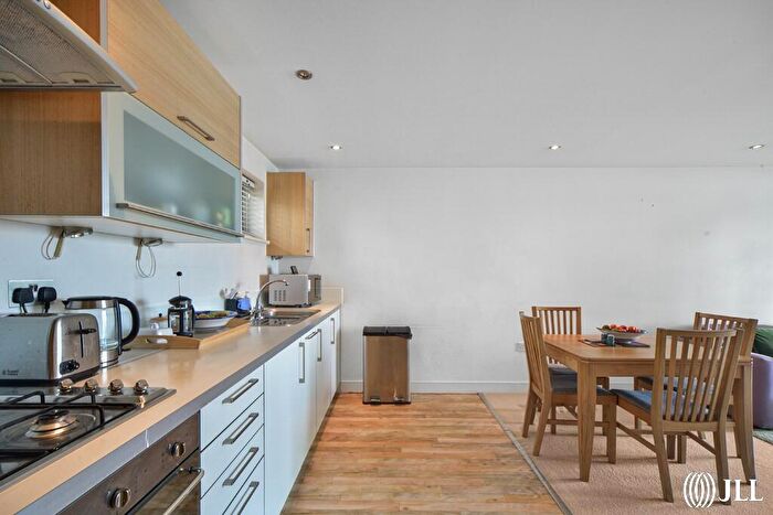 2 Bedroom Apartment For Sale In Watersmeet Place, Green Lanes, N4