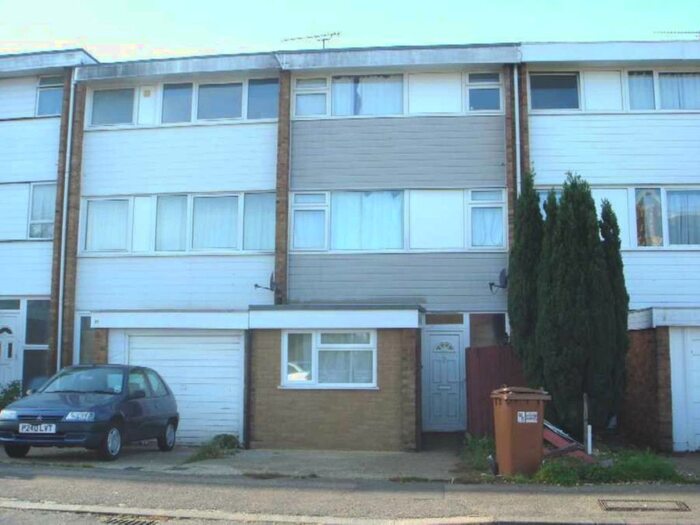 4 Bedroom Property To Rent In Wood Close, Hatfield, AL10