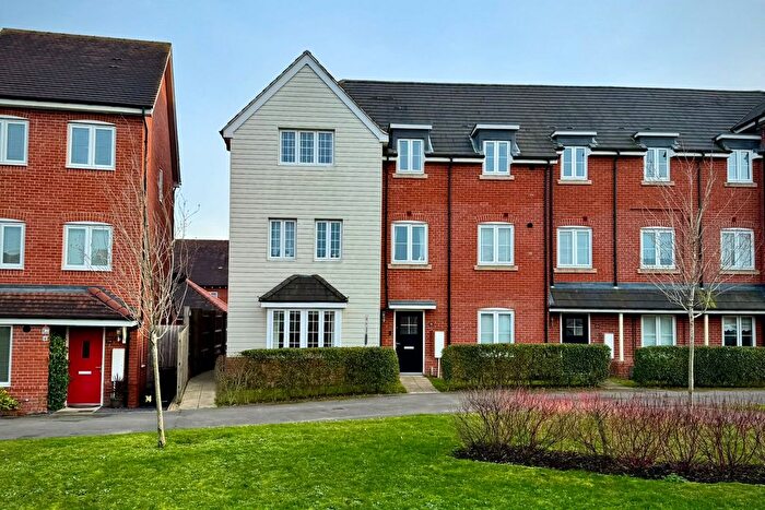2 Bedroom Maisonette For Sale In Forest Road, Woodley, RG5