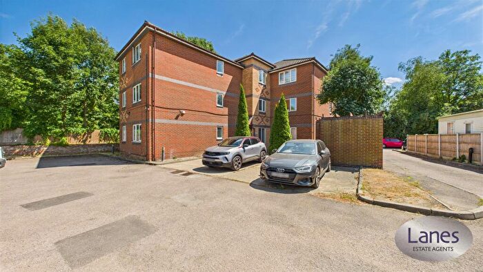 1 Bedroom Flat For Sale In Eleanor Way, Waltham Cross, EN8