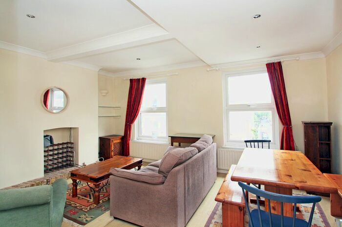 3 Bedroom Flat To Rent In Landor Road, London, SW9