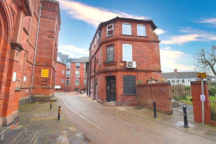 2 Bedroom Apartment To Rent In - Meeting Lane, Kettering, NN16
