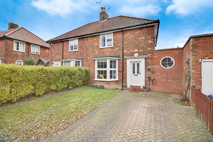 3 Bedroom Semi-Detached House For Sale In Springfields, Welwyn Garden City, AL8