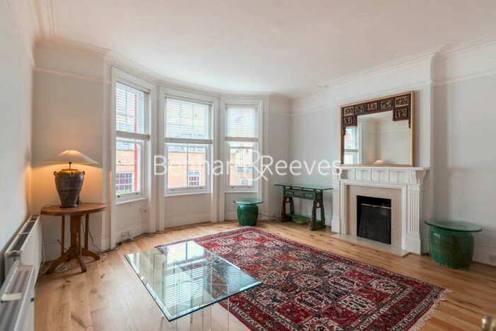3 Bedroom Flat To Rent In Abingdon Road, Kensington, W8