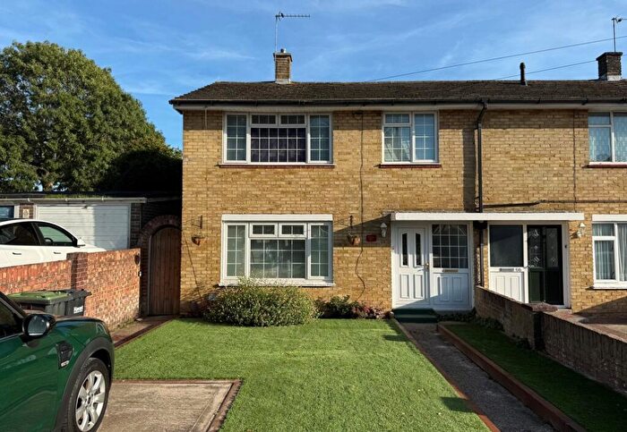 3 Bedroom End Of Terrace House For Sale In Millbrook Drive, Havant, PO9
