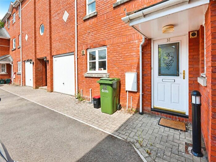 1 Bedroom Flat For Sale In Addington Court, Horseguards, Exeter, Devon, EX4