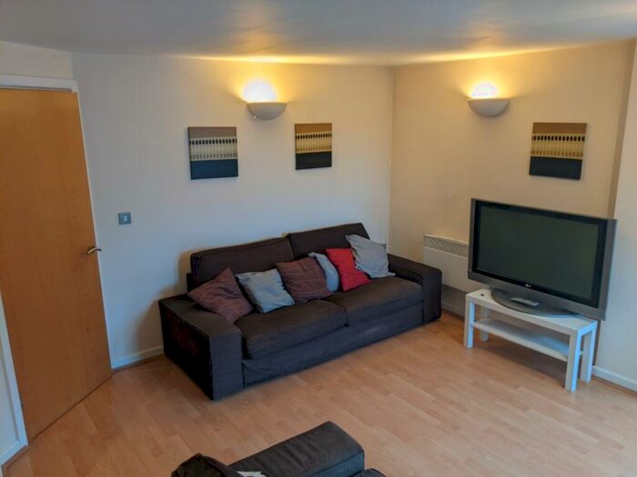 2 Bedroom Apartment To Rent In Velocity South City Walk Leeds, LS11