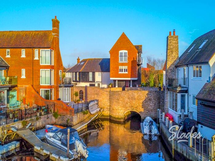 3 Bedroom Town House To Rent In Rossiters Quay, Bridge Street, Christchurch, BH23