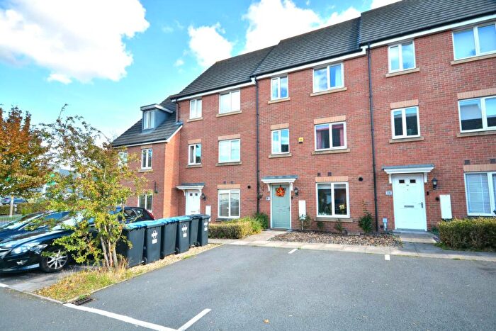 4 Bedroom Town House For Sale In Nickleby Close, Butterfield Gardens, CV21