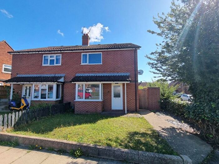 3 Bedroom Semi-Detached House For Sale In Waterford Road, Ipswich, IP1