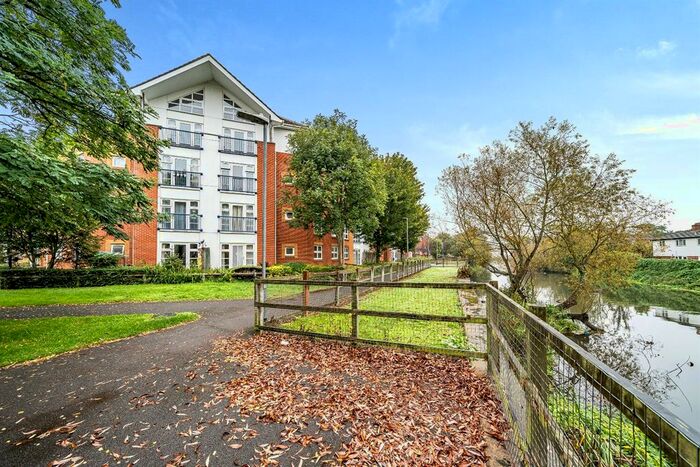 2 Bedroom Flat To Rent In Kennet Walk, Reading, RG1