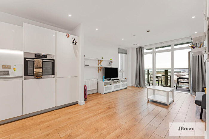 1 Bedroom Apartment To Rent In Madeira Street, London, E14