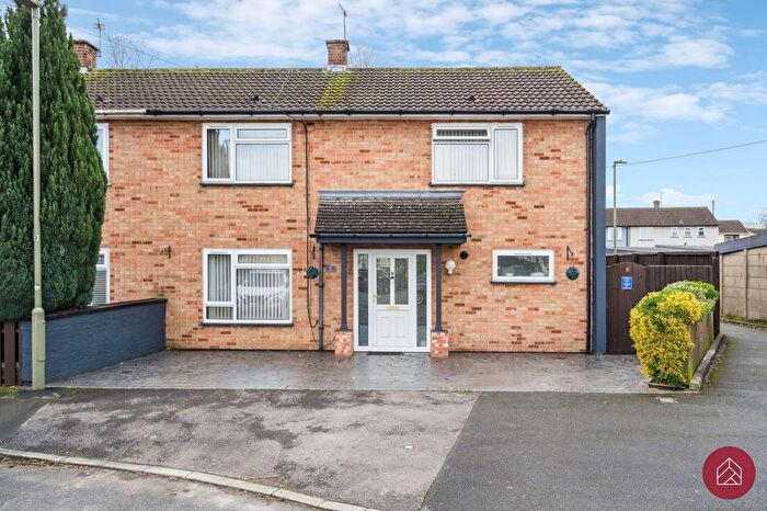 4 Bedroom Semi-Detached House For Sale In Redmoor Close, Oxford, OX4