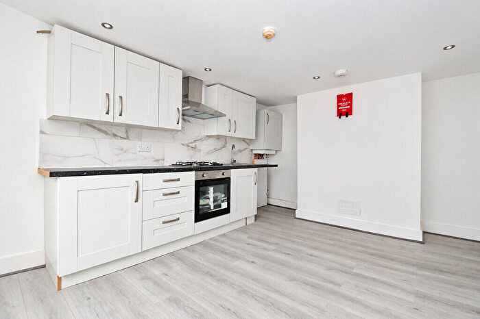 2 Bedroom Apartment To Rent In Samuel Street, London, SE18