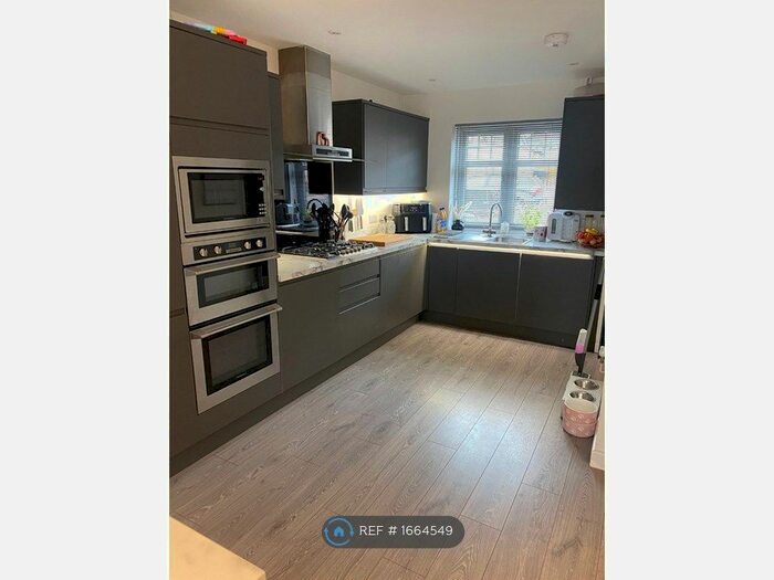 3 Bedroom Detached House To Rent In Saffron Way, Whiteley, Fareham, PO15