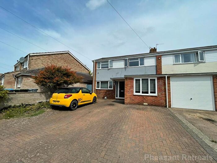 3 Bedroom Semi-Detached House To Rent In Mountfield, Witney, OX28