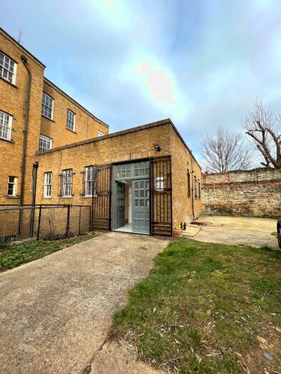 3 Bedroom Flat To Rent In Stoke Newington Church Street, London N16