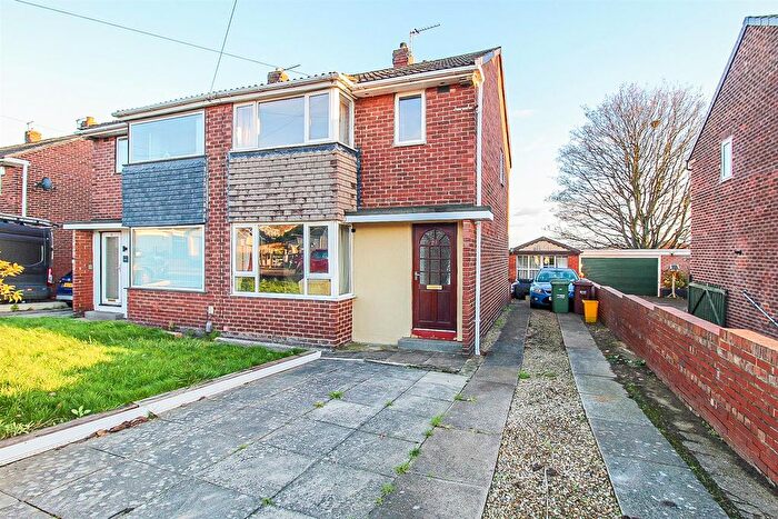 3 Bedroom Semi-Detached House For Sale In Hallcroft Drive, Horbury, Wakefield, WF4