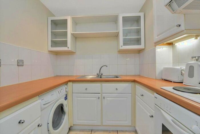 1 Bedroom Flat To Rent In Premier Place, Docklands, London, E14