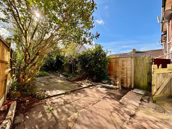 3 Bedroom Terraced House For Sale In Queens Square, Stone, ST15 - Photo 2