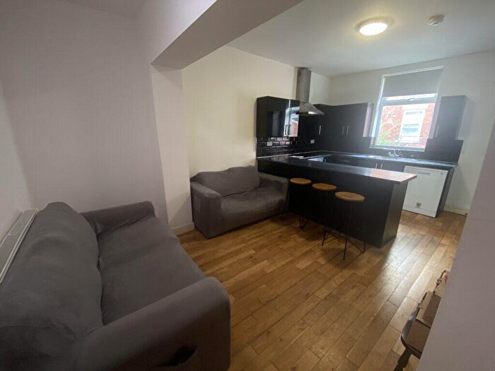 6 Bedroom Terraced House To Rent In Delph Mount, Woodhouse, Leeds, LS6