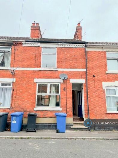 3 Bedroom Terraced House To Rent In King Street, Kettering, NN16