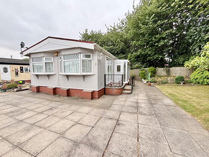 2 Bedroom Park Home For Sale In Newfield Drive, Garforth, Leeds, LS25