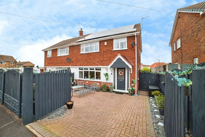 3 Bedroom Semi-Detached House For Sale In Cambridge Close, Rainworth, Mansfield, Nottinghamshire, NG21