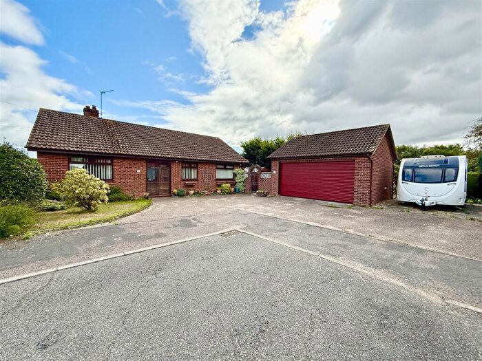 3 Bedroom Detached Bungalow For Sale In The Thoroughfare, Potter Heigham, NR29