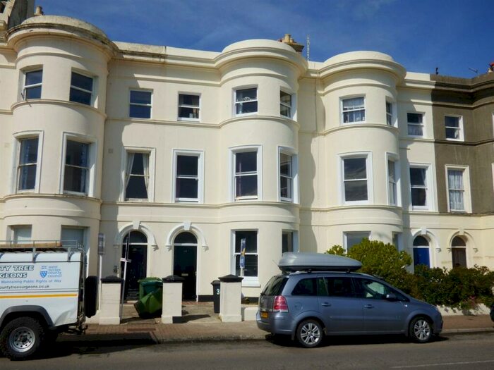 2 Bedroom Apartment To Rent In South Terrace, Littlehampton, BN17