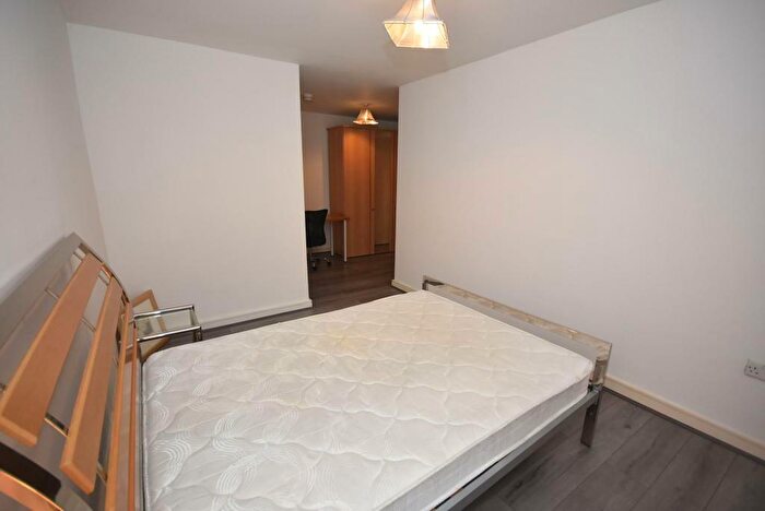 2 Bedroom Apartment To Rent In The Quadrangle, Manchester, M1