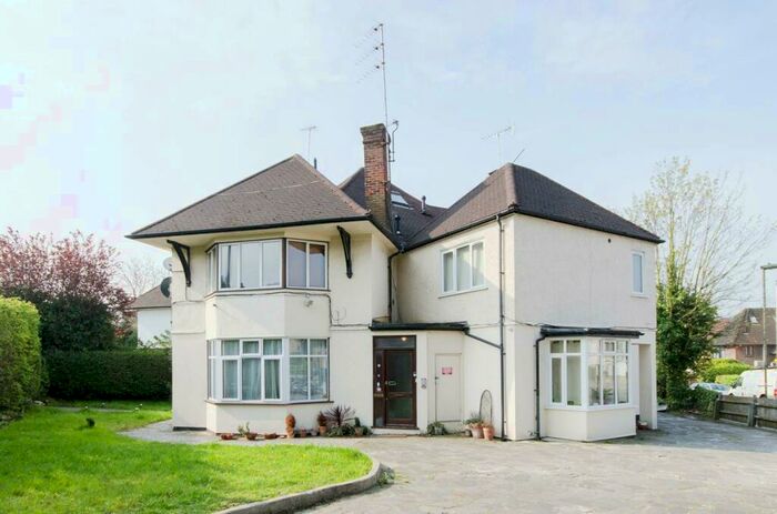 4 Bedroom Flat To Rent In Finchley Road, Golders Green, London, NW11