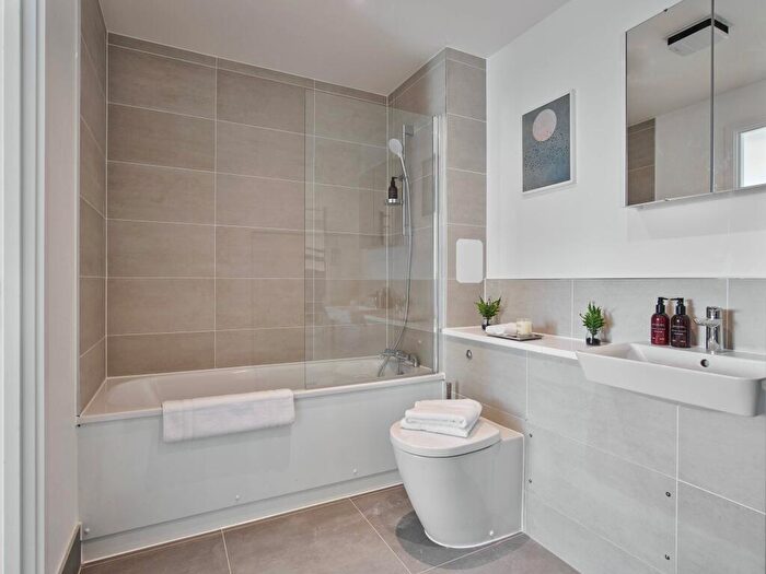 2 Bedroom Apartment To Rent In Solstice Apartments, Milton Keynes Milton Keynes, MK9